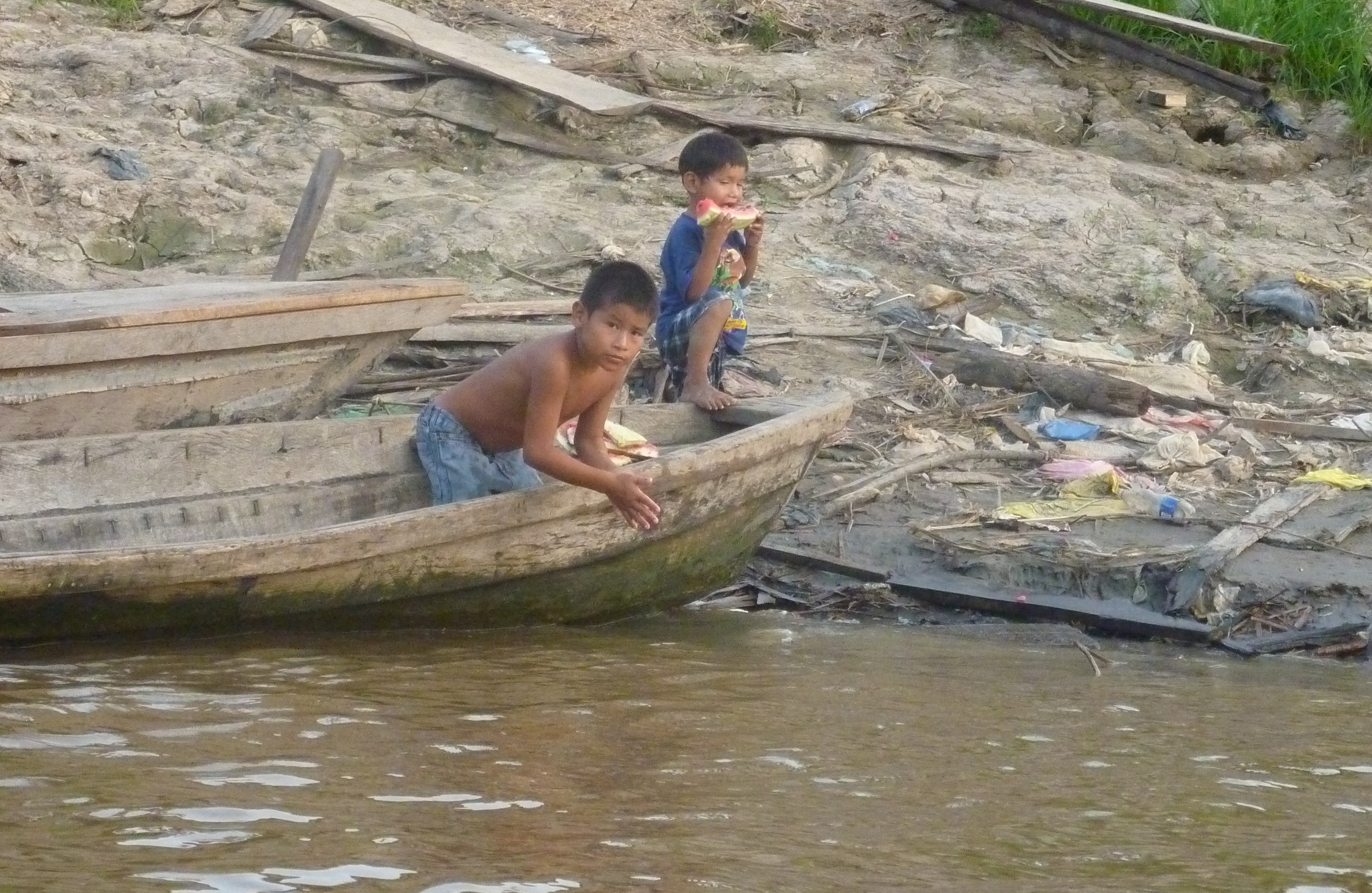 Belén Peru kids in boat
