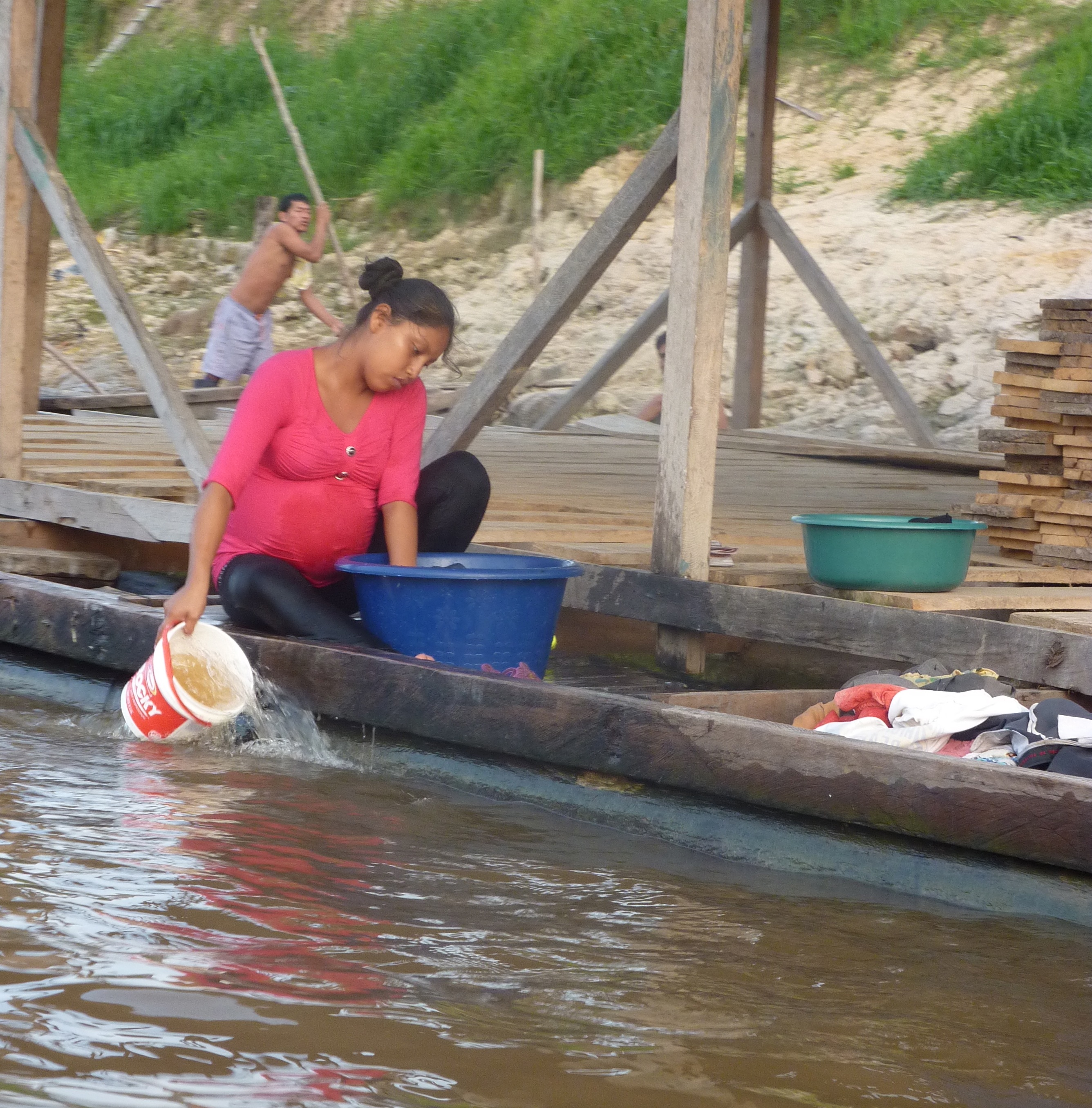 Belén Peru woman washing